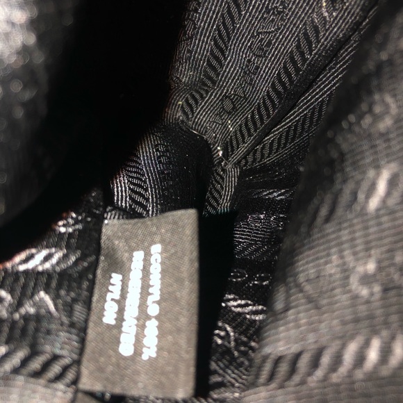 Prada bag women only worn twice 100% authentic still in very good condition - Picture 4 of 8